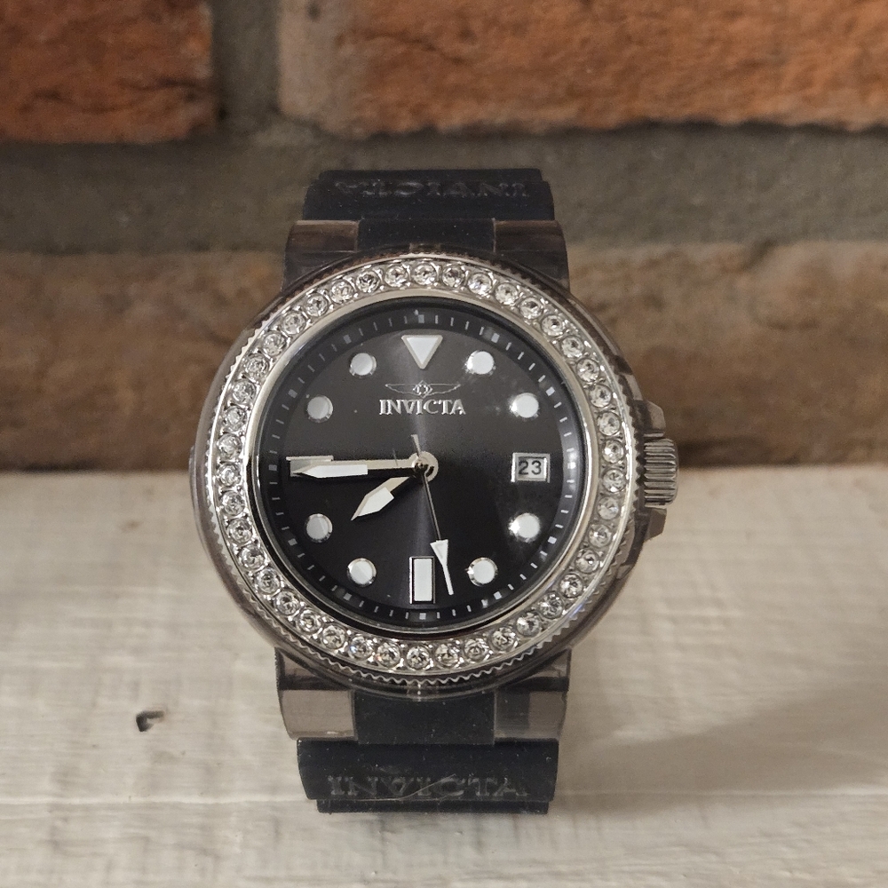 Invicta Pro Diver Lady Model 39496 Watch EUC 40mm